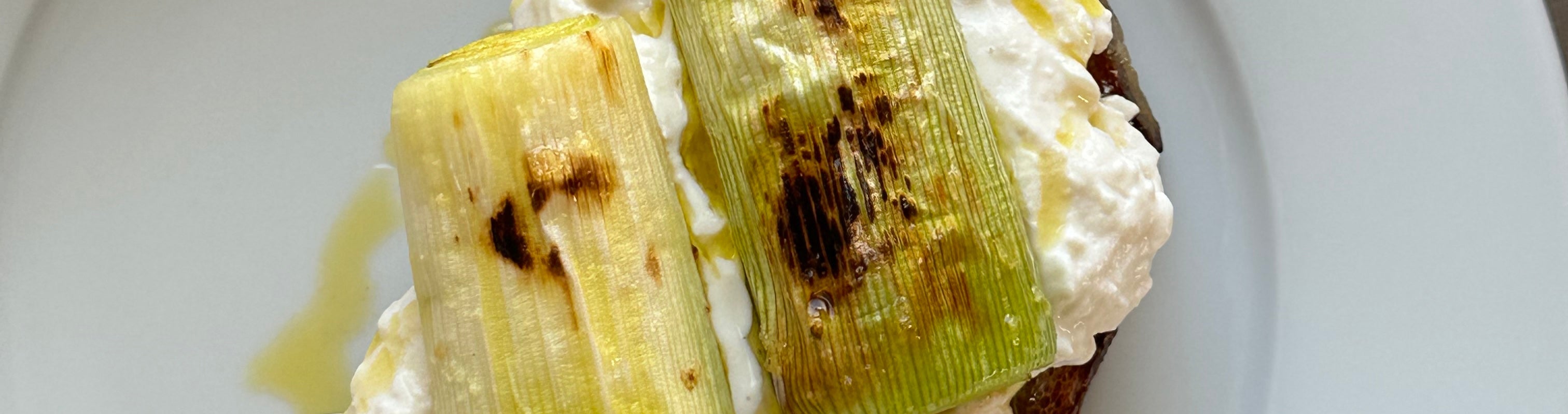 Image for Fett'unta and leeks ft Superstraccia: Just a few good ingredients, and the sum is more than its parts